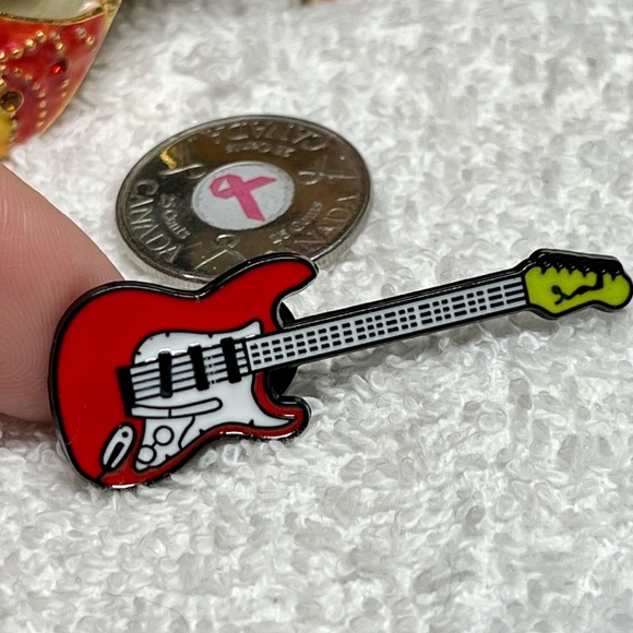 🎸Hot Rocker pin -gorgeous-NWT - Picture 3 of 7